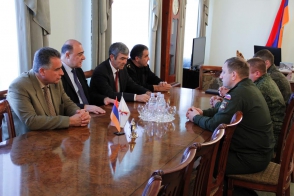 Գյումրիում ռուսական սահմանապահ զորքերի բարձրաստիճան սպաների մասնակցությամբ հրավիվրել է   հանդիպում-խորհրդակցություն,